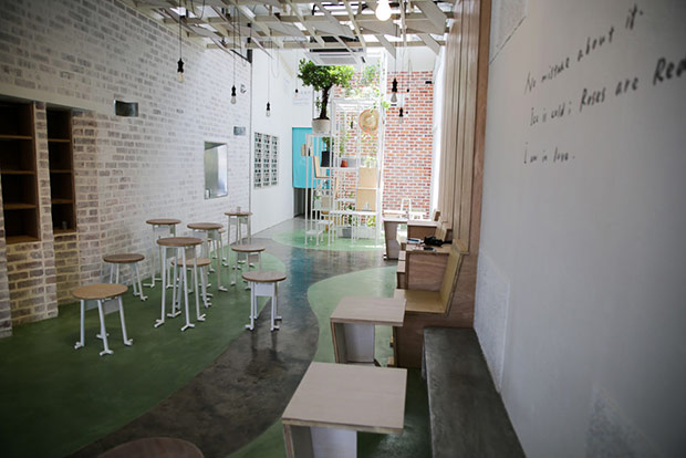 The interior of Kakigōri is designed like an ice factory with an adjoining garden with bird-like tables and chairs, origami tables and a sunroof.