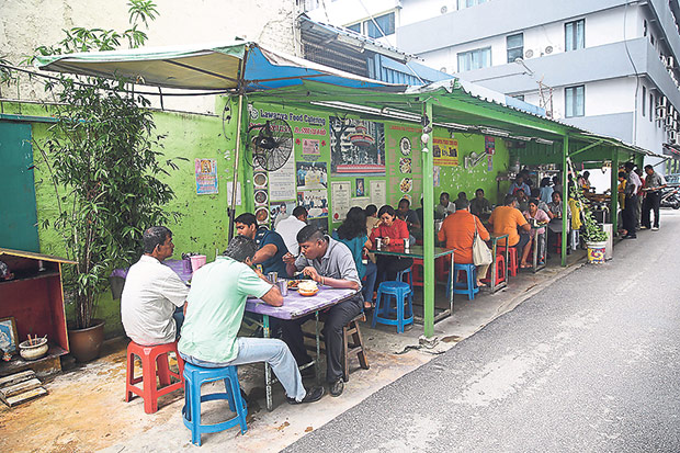 Find the eatery at the alleyway behind Jalan Scott.