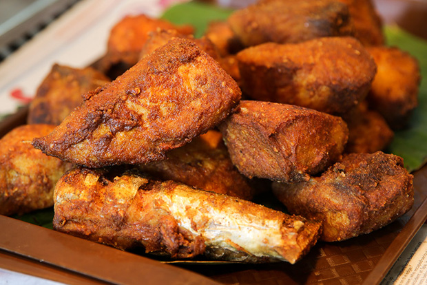 Their signature dish of fried tenggiri fish is a must-eat.