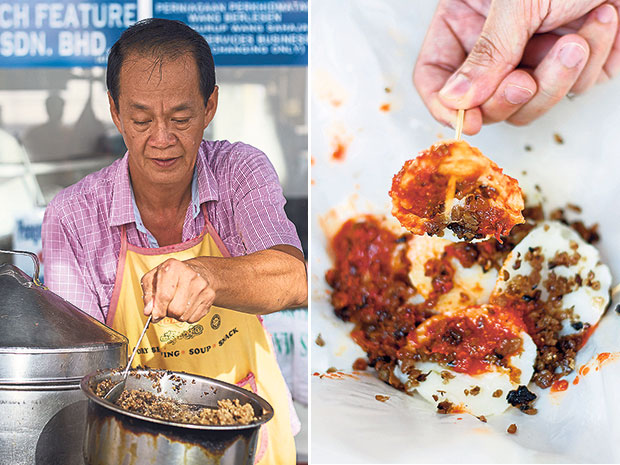 The chwee kueh vendor of Jalan Yahya (left). A good douse of chilli sauce and you’re ready to tuck into your chwee kueh! (right).