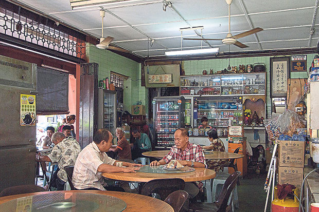 The traditional kopitiam interior of Kedai Kopi Lu San, where locals gather for their kopi O and Hainanese curry rice