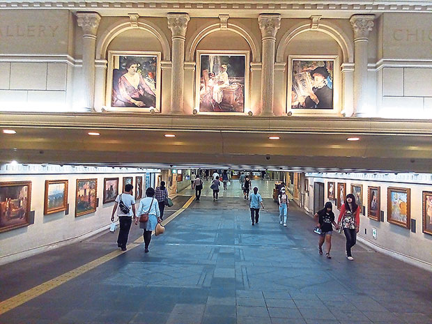 Chicago Gallery exhibits replicas of classical masterpieces from the Art Institute of Chicago.