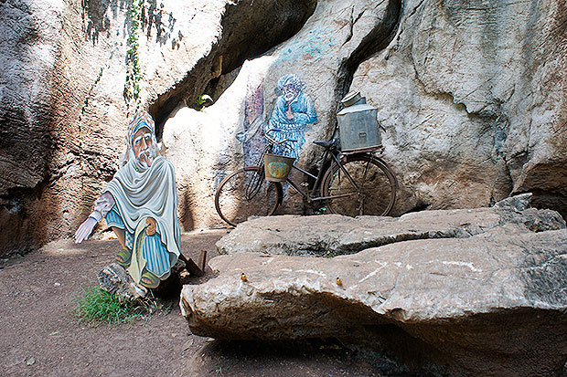 This 3D mural pays homage to the rubber tappers of yore.