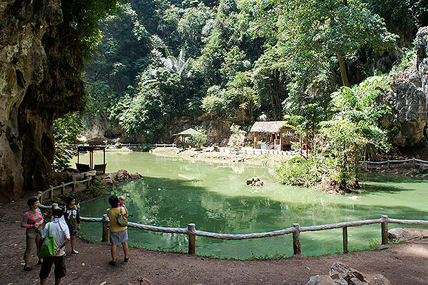 With its striking green lake surrounded by limestone hills, Qing Xin Ling has been nicknamed Little Guilin.