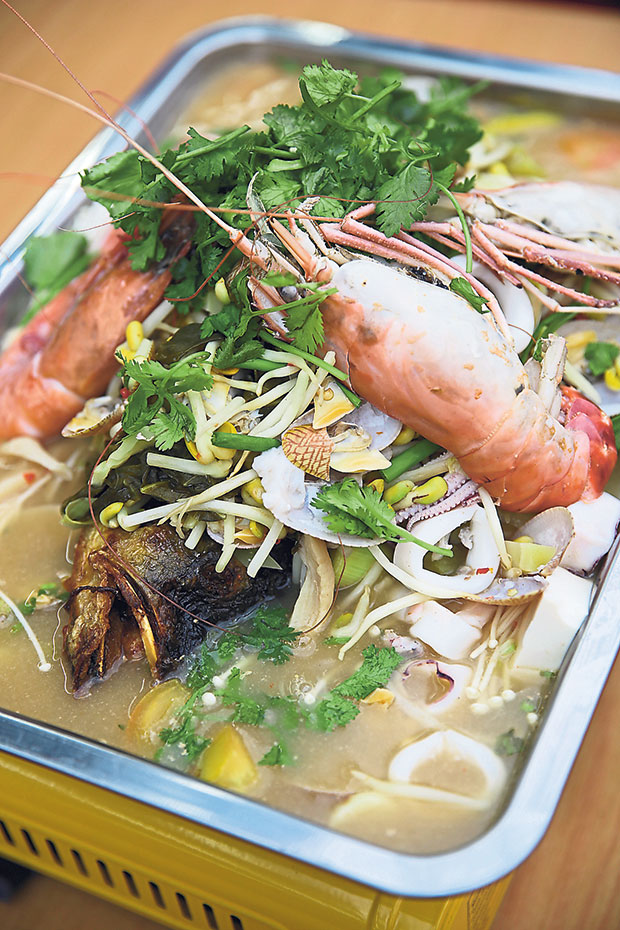 Ah Fa Chinese Restaurant’s hot pot is a hit with customers for its spicy and piquant flavours coupled with fresh seafood.