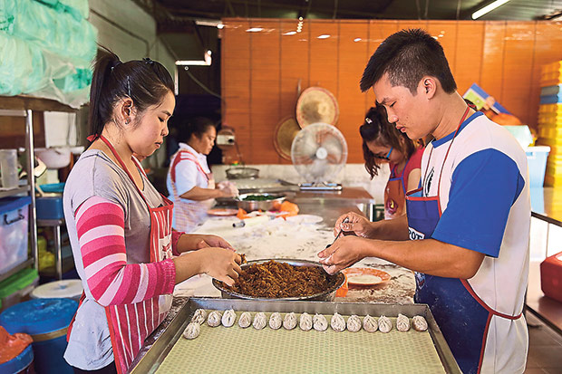 You can get freshly made chai kuih at their Taman Muda premises or the various pasar malam sites in Petaling Jaya and Kuala Lumpur.