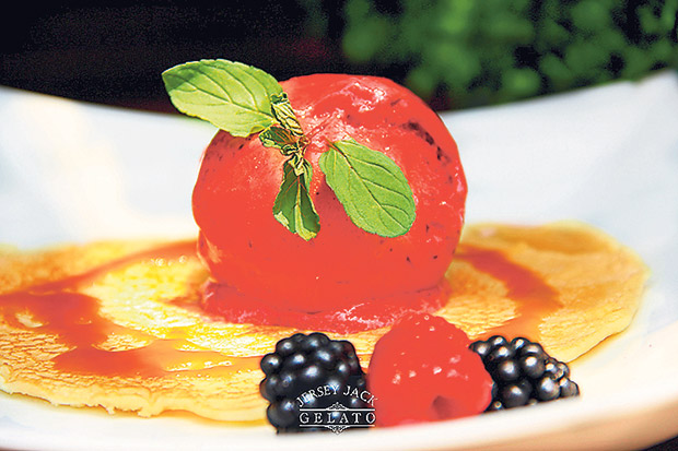 Pancake with gelato is always a good idea.