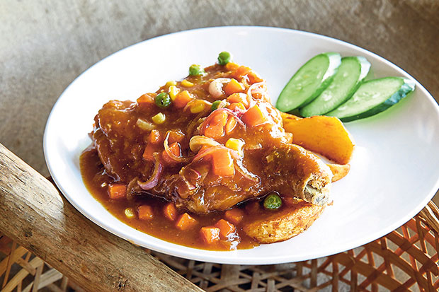 A tribute to the owner’s heritage, the Hainanese chicken chop has a home cooked feel with its use of fresh tomatoes in their brown sauce.