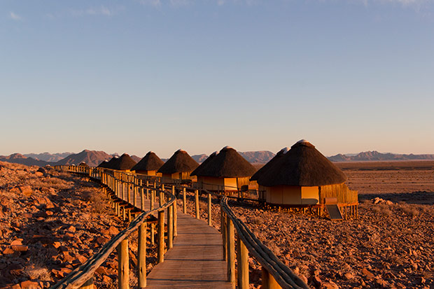 The Sossus Dune Lodge is located at the foot of low-lying mountains.