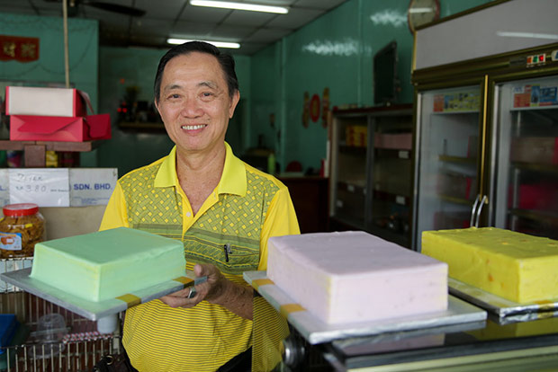 Cheng Yew Hoe with his trio of layer cakes that is flavoured with pandan, yam and corn