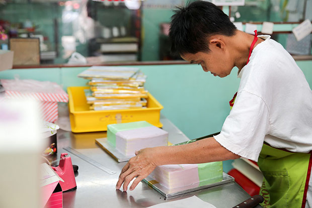 Cheng's sisters also help out at the cake shop.