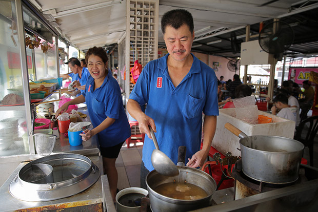 Penang Corner is run by Air Itam natives, Teh Choon Hooi and his wife Leong Lai Peng