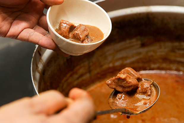 The daging kuzi is one of the items that accompany the nasi hujan panas.