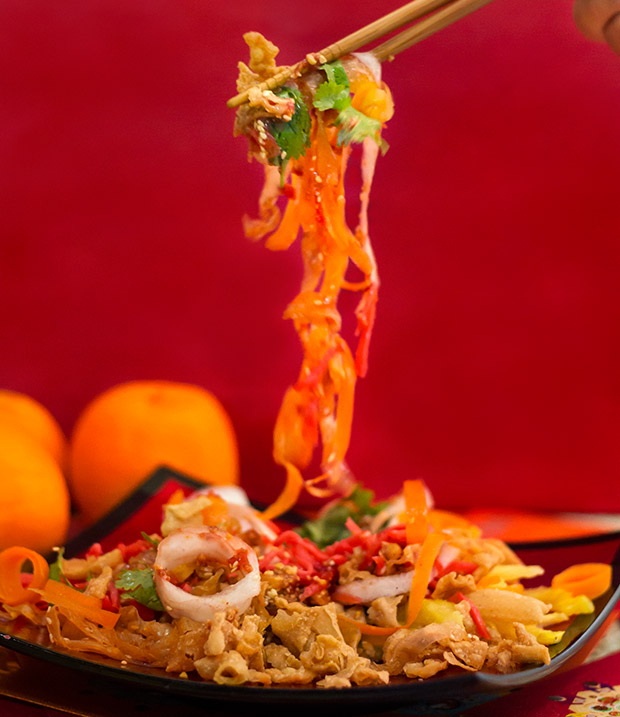 Loh sang (tossing with chopsticks).