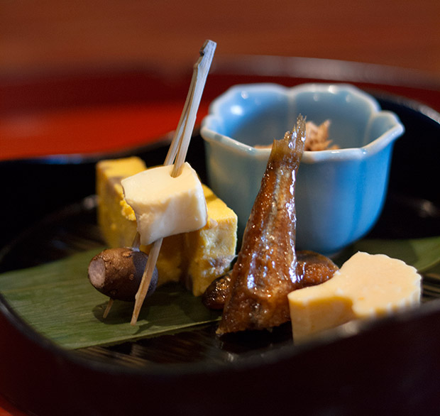 An amuse-bouche of kawari-dofu (tofu mixed with other ingredients).