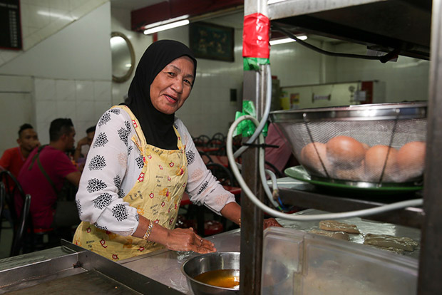 Most of the dishes are cooked according to Azizah Awang’s recipes.