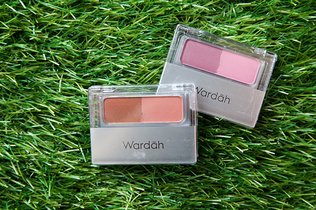 Wardah’s Blush On blush palettes complete your makeup look.