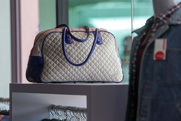 There are also accessories such as bags at Bandoru Store.
