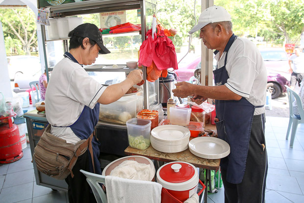 Helen Leong with her husband William Chew run this stall at Taman SEA.