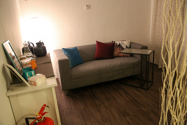 After your float and shower, rest at this cosy lounge and sip some hot tea.