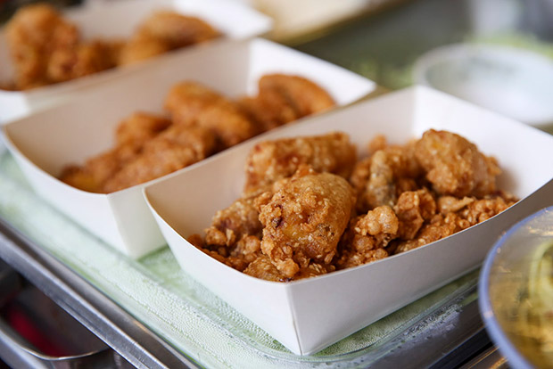 Pick up their addictive crunchy pisang goreng which has sesame seeds for a creamier taste.