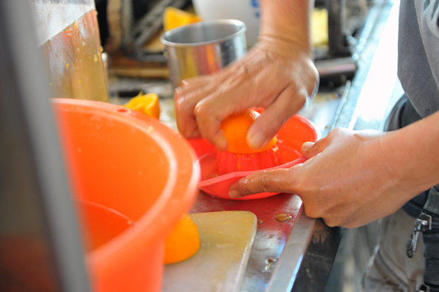 The refreshing orange juice at this fruit stall is hand-squeezed by Choon How.