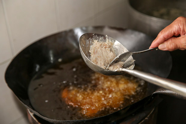 Their signature fried fish paste is made from a mixture of red snapper, mackerel and chicken.