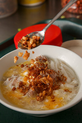 We couldn’t stop eating the Cantonese Style Loh See Fun with its aromatic fried dried prawns and shallots.