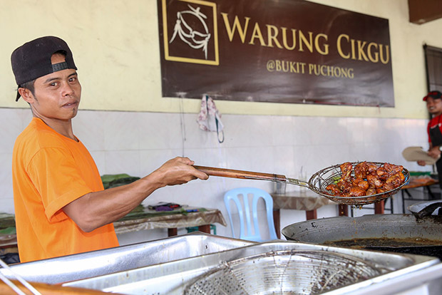 The food is prepared in small batches to keep everything fresh.