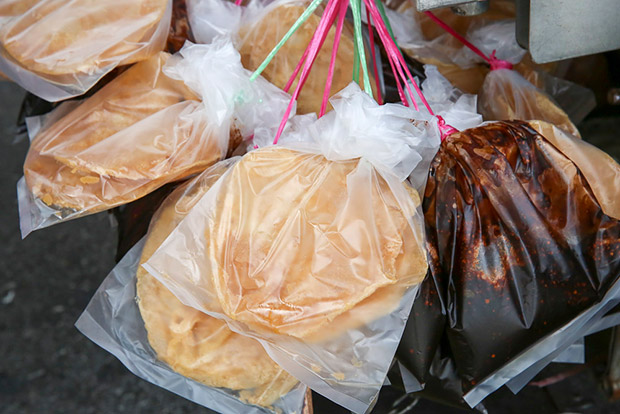 His rojak is separated by ingredients and pre-packed for those who can't wait.