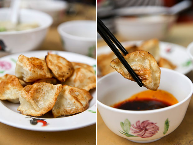 If you prefer, you can order pan fried jiao zi (left). Enjoy the juicy pan fried jiao zi with the fragrant chilli sauce (right).