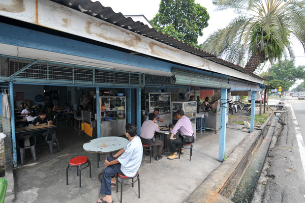 Kedai Omar is also known as Kedai Pokok Kurma because of the kurma tree next to it.