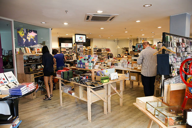 With background music, sunlight streaming in and relaxing ambience, one can just shop for many hours.