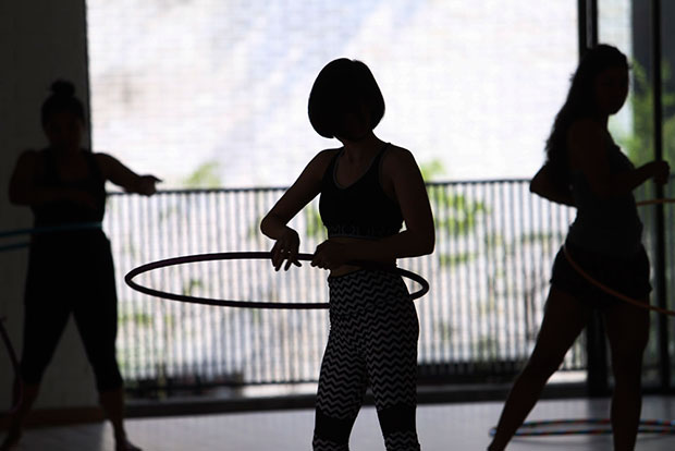 Attendees of Mishie Hoops’ workshop shows how it is done.