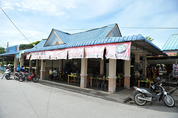 Eryna Cafe at Kuala Sungai Pinang.