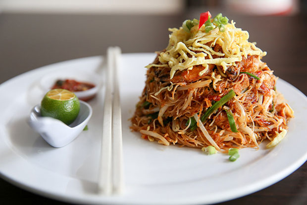 For zesty Thai flavours, go for their bihun Siam