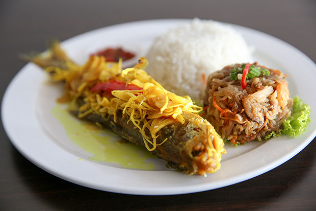 Not many people in the Klang Valley offer acar fish, so make a beeline for their set served with ju hoo char and sambal belacan for a satisfying meal