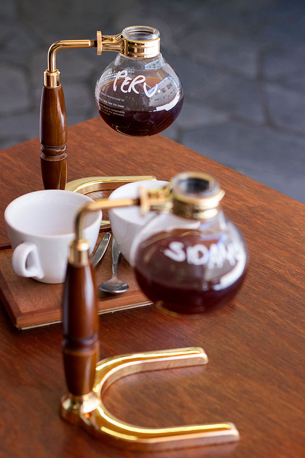 Siphon-brewed Peruvian and Ethiopia Sidamo coffee