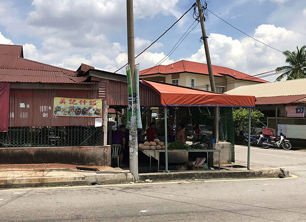 Yan Yan Kopitiam in Serdang is a corner-lot coffee shop known mainly to locals