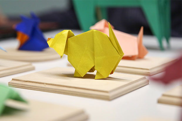 This origami Saint Bernard is designed by Edwin Corrie and folded by Kenneth Ch’ng.