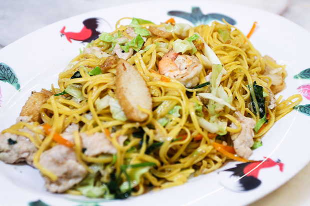 For something unusual, go for the fried pumpkin mee sua whereby the orange, smooth strands are handmade in Kepong by a family