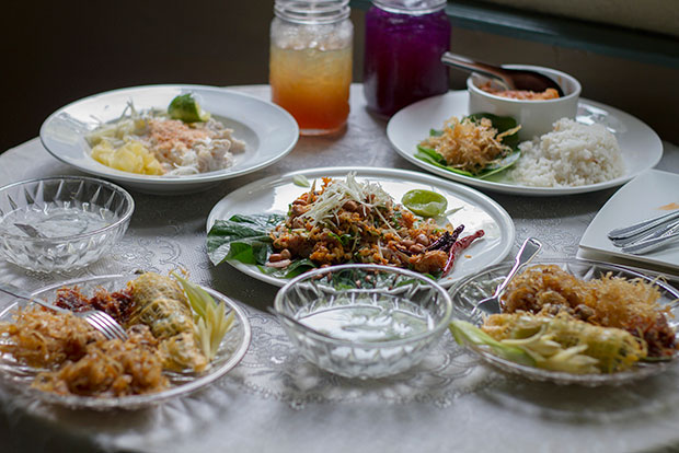  Home-cooked dishes served like a traditional Thai family meal