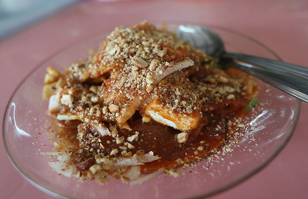 The rojak can also be ordered with a nice, light sauce and generous sprinkle of toasted peanuts