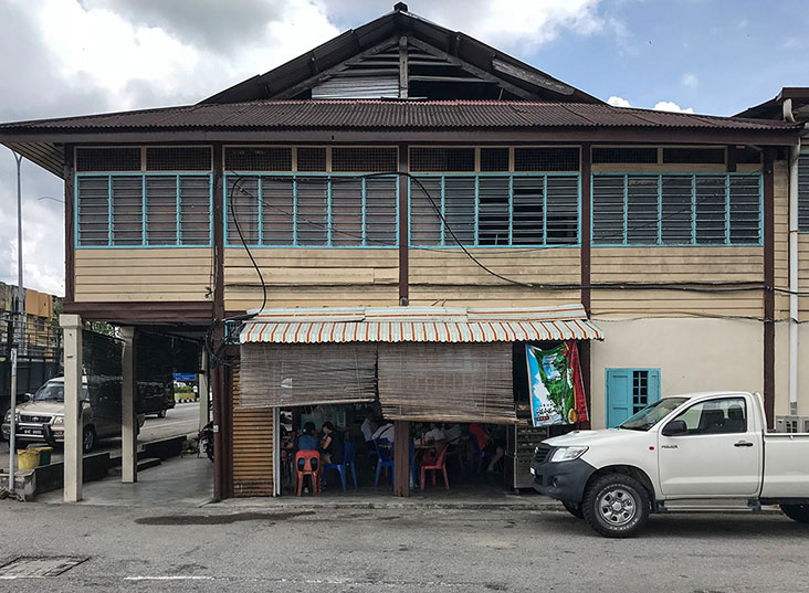 Restoran Sun Hon Siong is located inside an old wooden shophouse