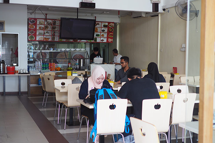 The eatery attracts a crowd of Malay and Chinese customers.