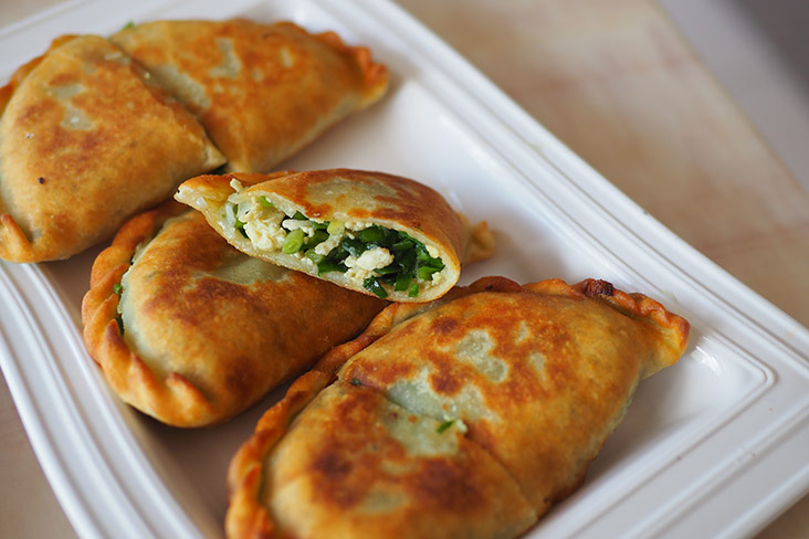 We guarantee you won’t be able to stop eating these Chinese chives pancakes shaped like curry puffs!