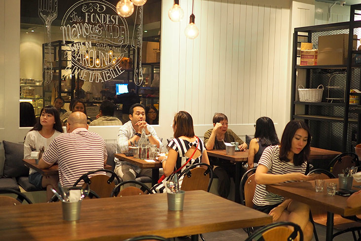 Unlike their Kenny Hills outlet, this new place serves dinner from 6pm onwards.