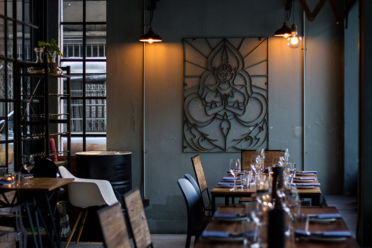 The décor makes use of wrought iron and sustainable Thai wood crafted by local artisans.