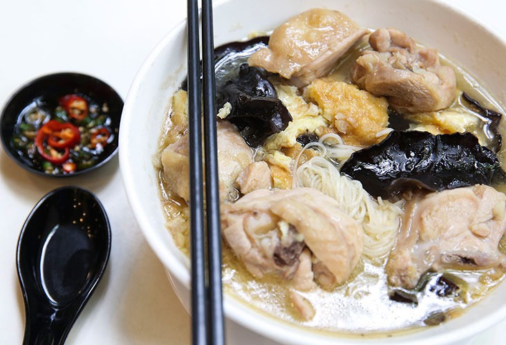 You will be surprised but their rice wine chicken served with mee sua noodles is popular with men!