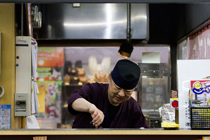 Grilling sanma (mackerel pike) at Uomasa, a sanma specialty restaurant.
